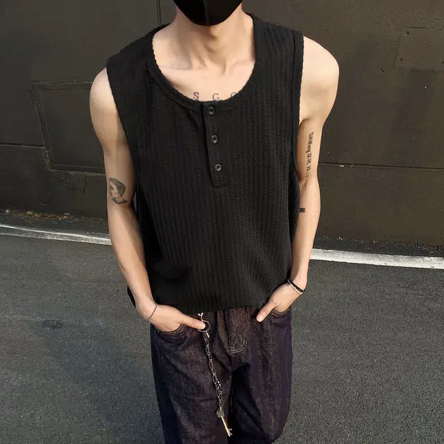 URBAN AUTHENTIC T