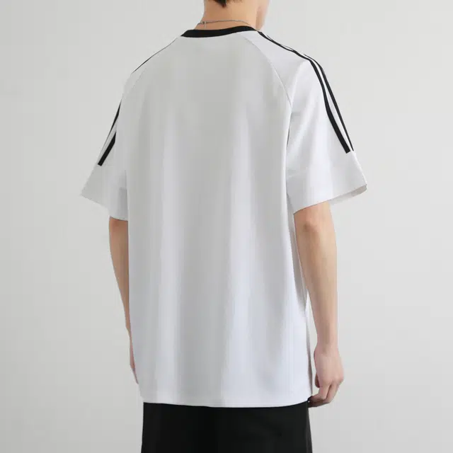 URBAN AUTHENTIC T