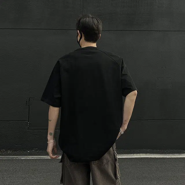URBAN AUTHENTIC T