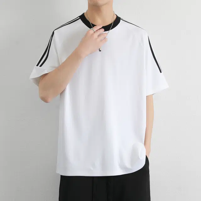 URBAN AUTHENTIC T