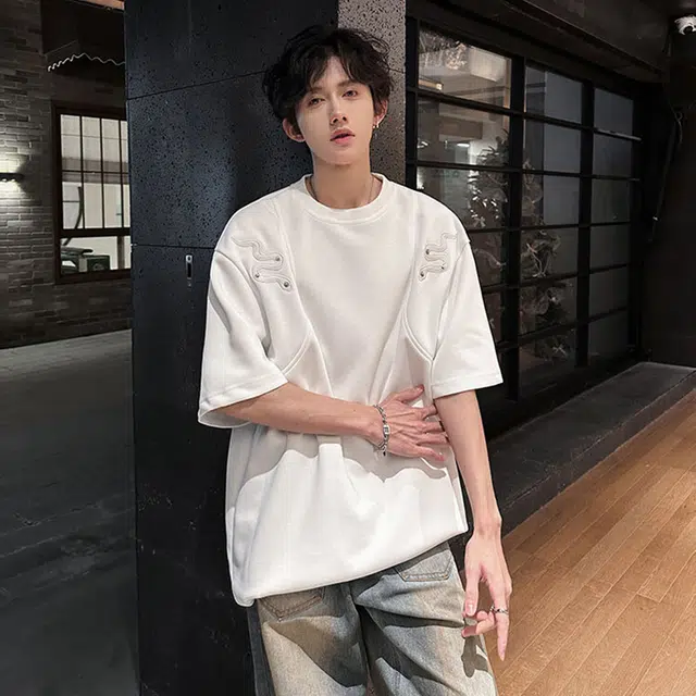 URBAN AUTHENTIC T