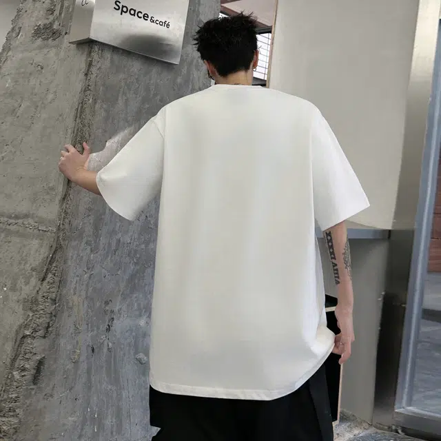 URBAN AUTHENTIC T