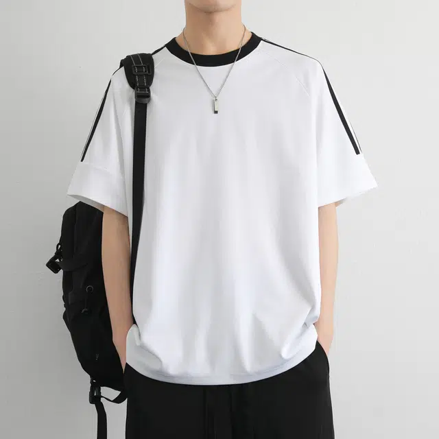 URBAN AUTHENTIC T