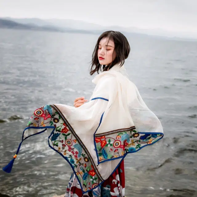 木林森 民族风刺绣夏季薄款旅游拍照沙漠穿搭 披肩 女款