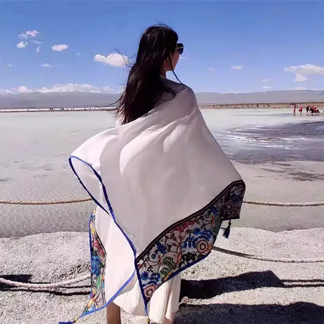 木林森 民族风刺绣夏季薄款旅游拍照沙漠穿搭 披肩 女款