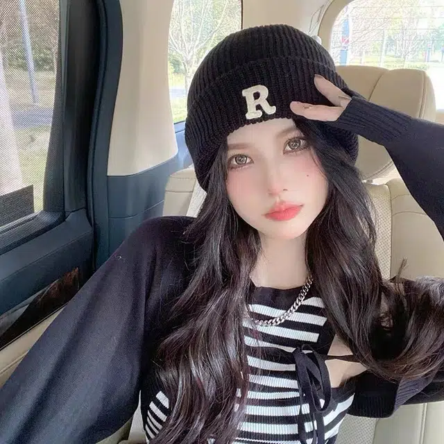 R