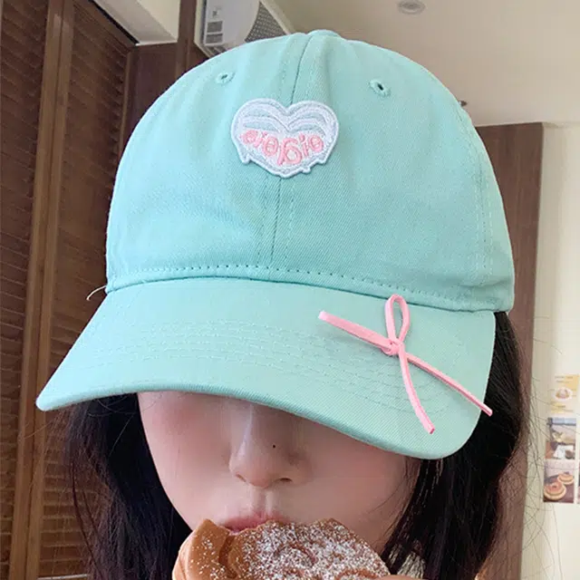 木林森 可爱小煤球爱心刺绣户外出行甜酷辣妹蝴蝶结软糯风时尚潮流百搭大头围显脸小防晒遮阳 棉 鸭舌帽 男女同款情侣款
