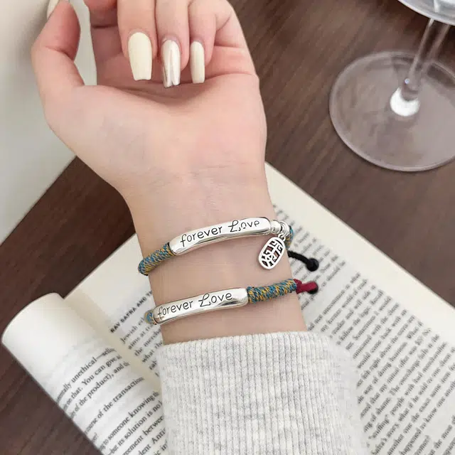 925
