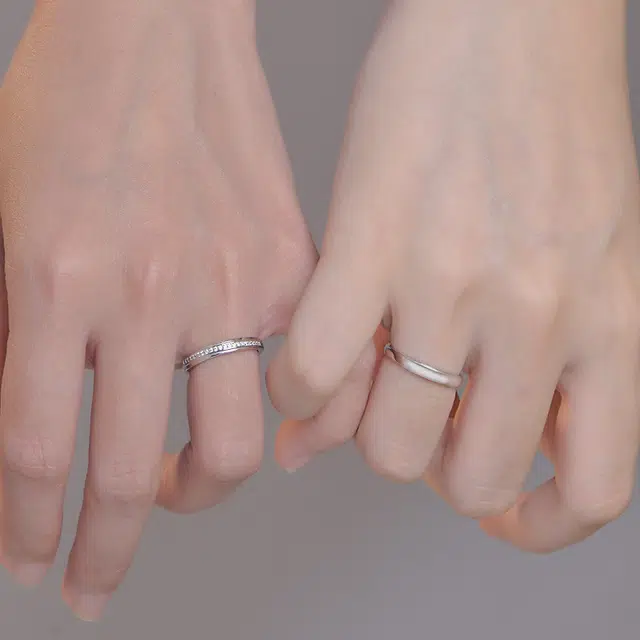 925