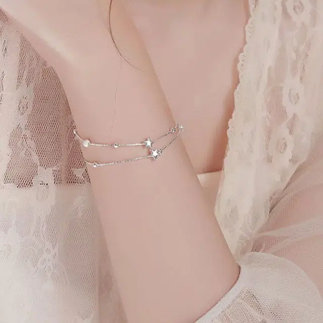 925