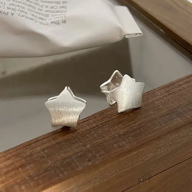 990