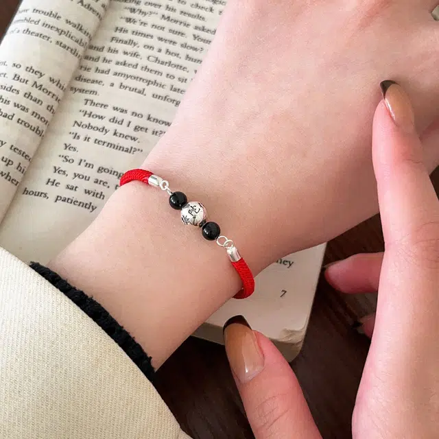 925