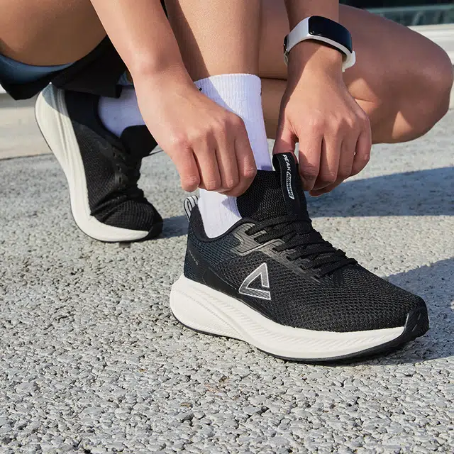 匹克 态极 大众系列 舒适时尚百搭防滑耐磨透气 低帮 休闲跑步鞋 男女同款 黑乳白