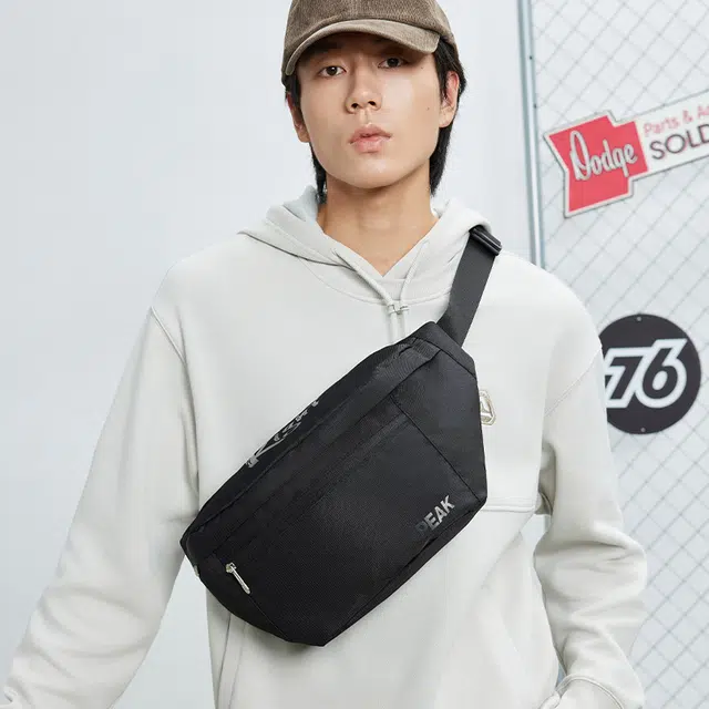 匹克 运动生活潮流时尚斜挎包胸包休闲腰包背包通勤包胸包 男女同款 黑色