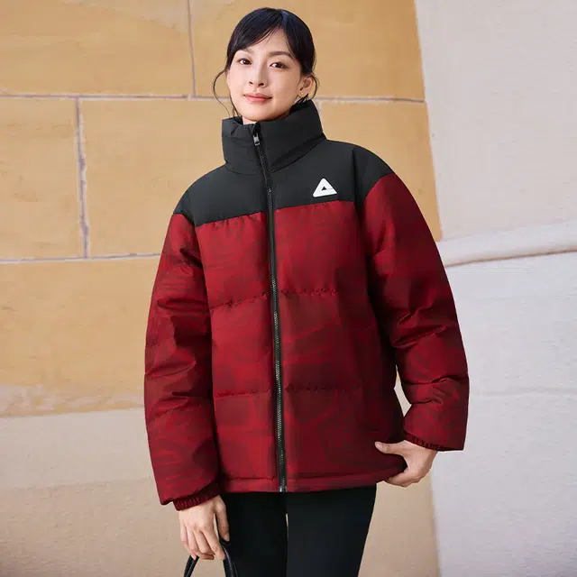 匹克 驭雪短羽升级版 三防科技经典纯色简约户外通勤校园冬季防污立领加厚保暖石墨烯驭热休闲微宽松中厚羽绒服 男女同款 安可拉红色