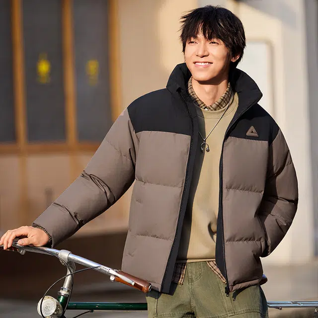 匹克 驭雪短羽升级版 三防科技经典纯色简约户外通勤校园冬季防污立领加厚保暖石墨烯驭热休闲微宽松中厚羽绒服 男女同款 炭灰棕