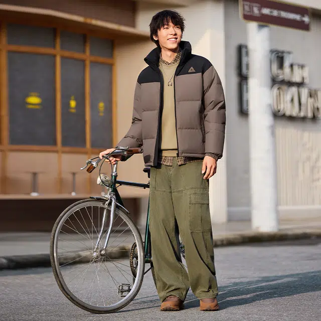 匹克 驭雪短羽升级版 三防科技经典纯色简约户外通勤校园冬季防污立领加厚保暖石墨烯驭热休闲微宽松中厚羽绒服 男女同款 炭灰棕