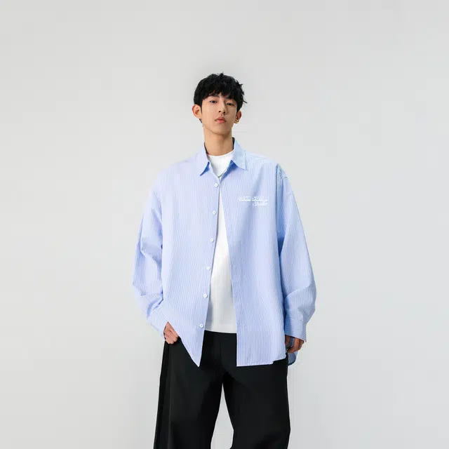 宜而爽 美式复古学院风简约条纹小标品牌字母印花设计百搭休闲通勤薄外套宽松阔版时尚叠穿免烫翻领薄款单排扣长袖冰感衬衫 男女同款
