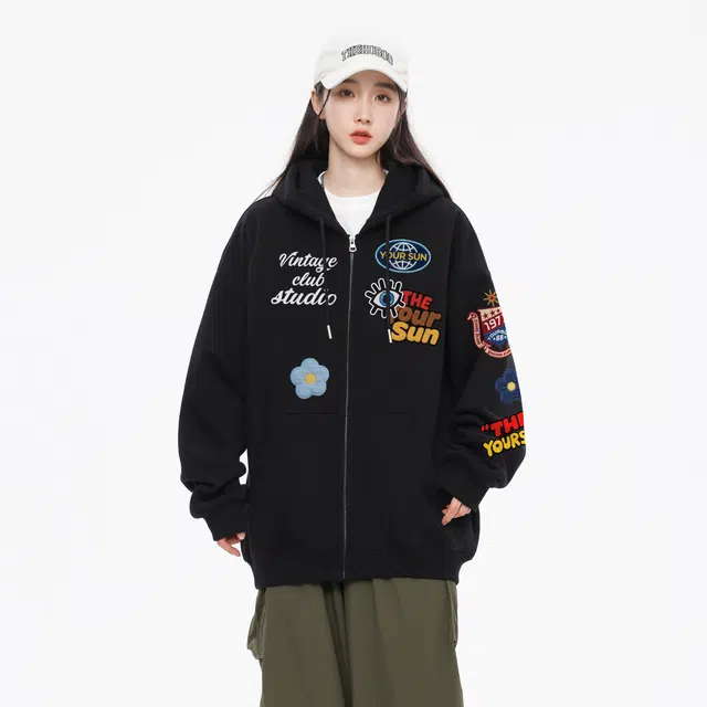 宜而爽 美式潮流街头创意袖标复古徽章仿贴布绣图案卡通字母印花宽松休闲百搭无性别主义简约日常通勤长袖开衫连帽卫衣 男女同款