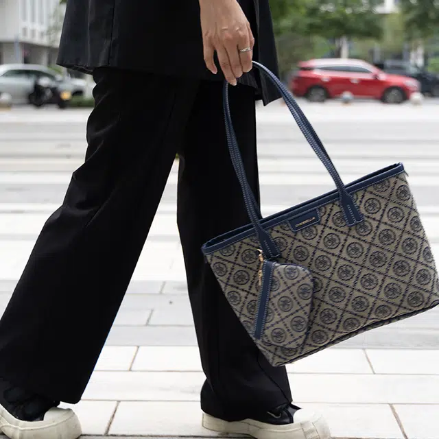 CHRISBELLA Tote