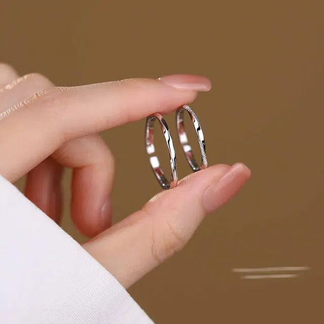 925