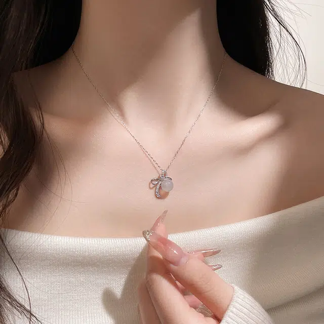 925