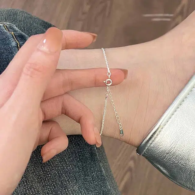 925