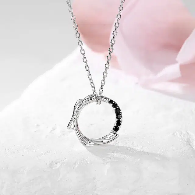 925