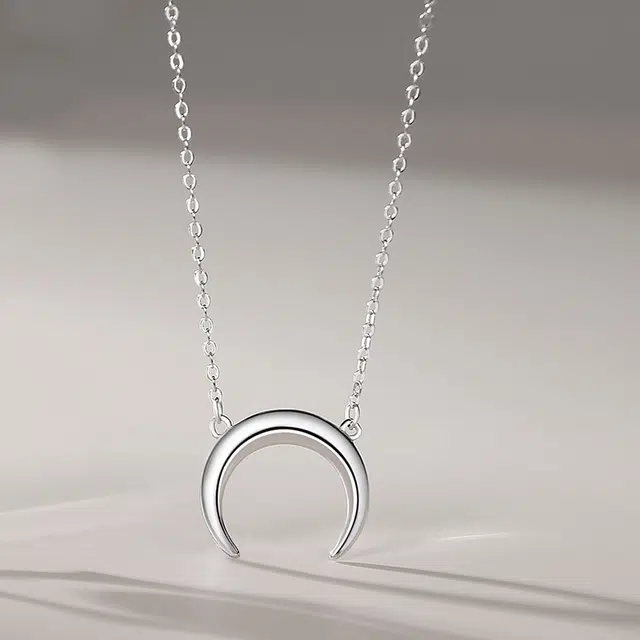 925
