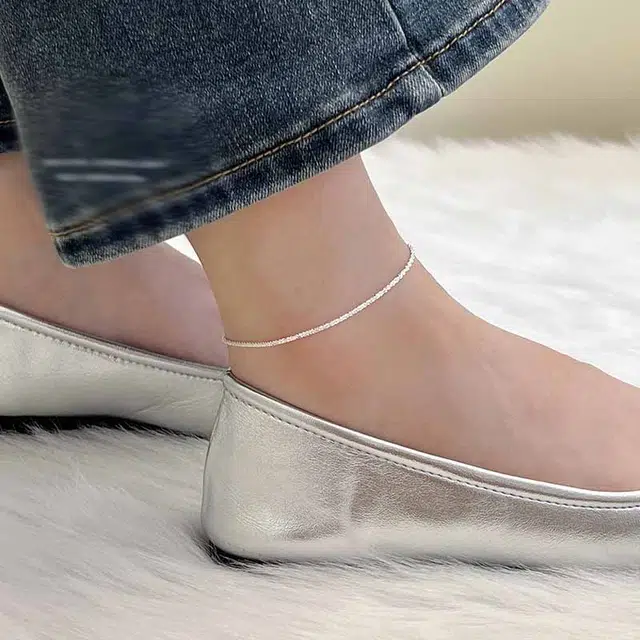 925