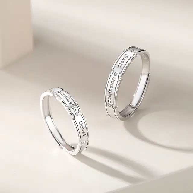 925
