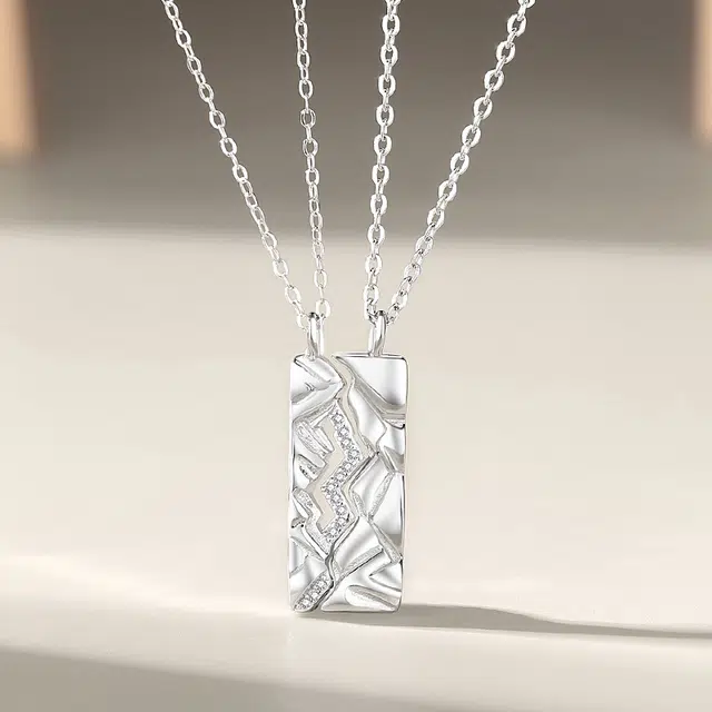 925
