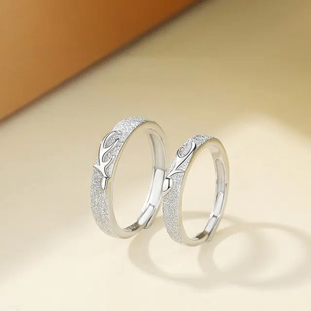 925
