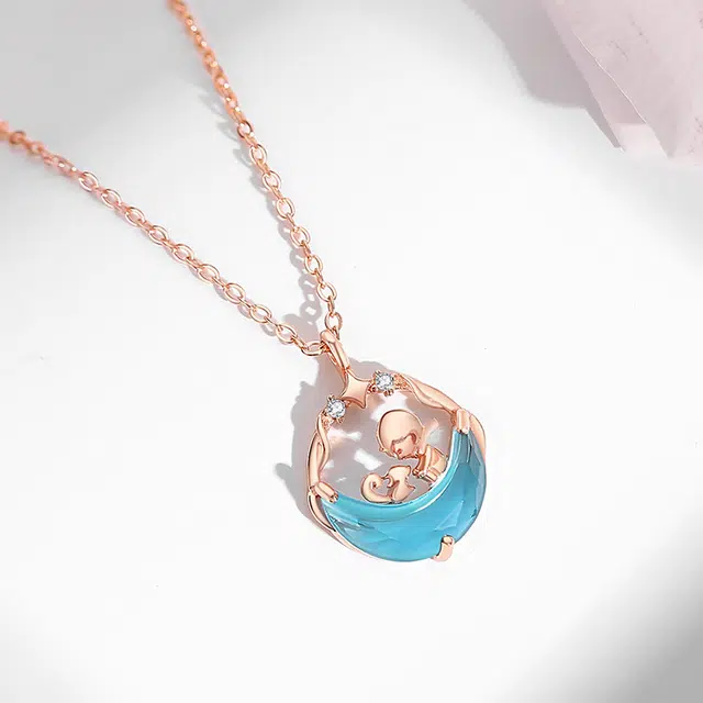 925