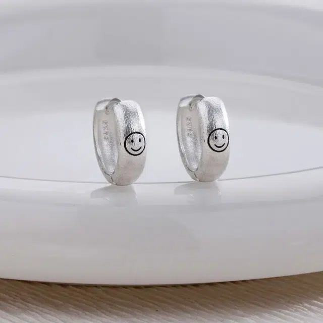 990