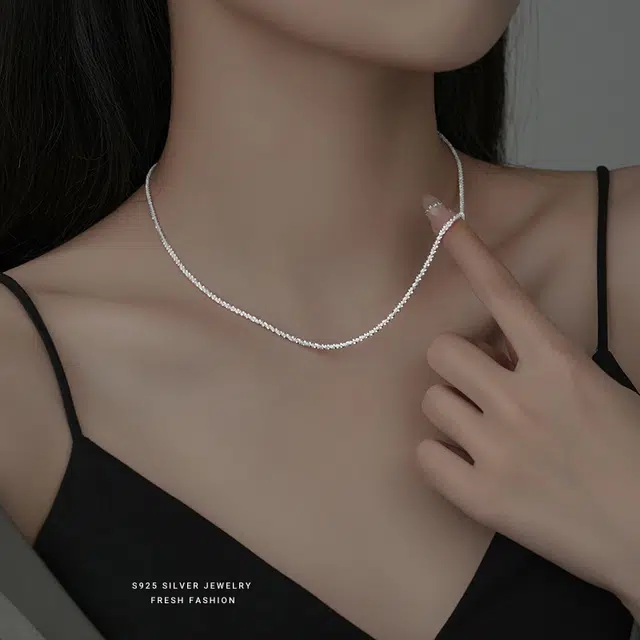 925
