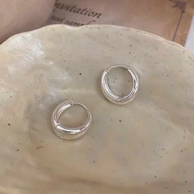 990