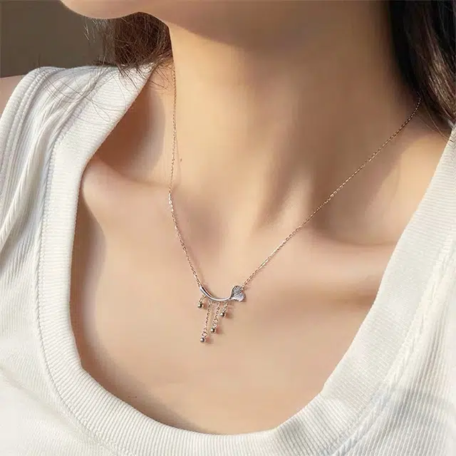 925