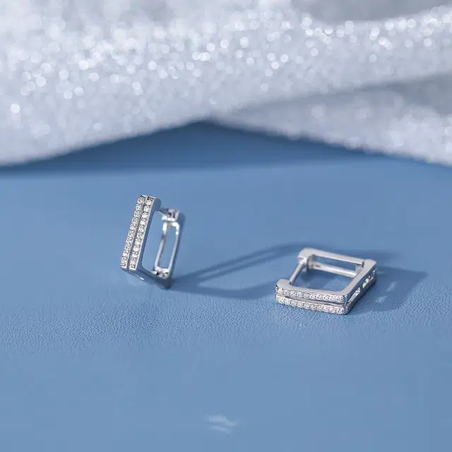 925