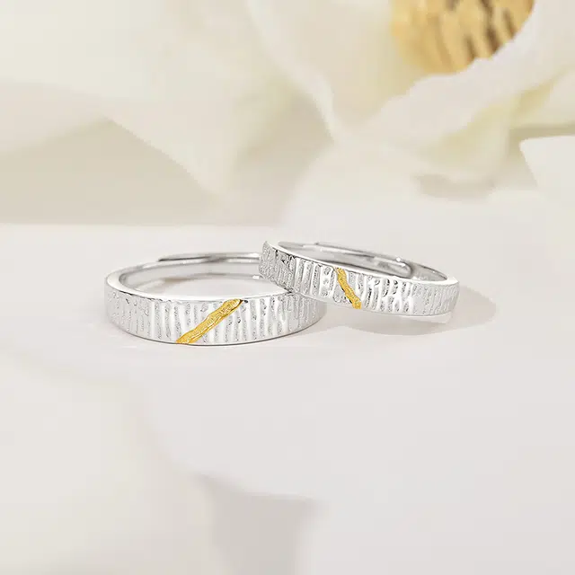 925