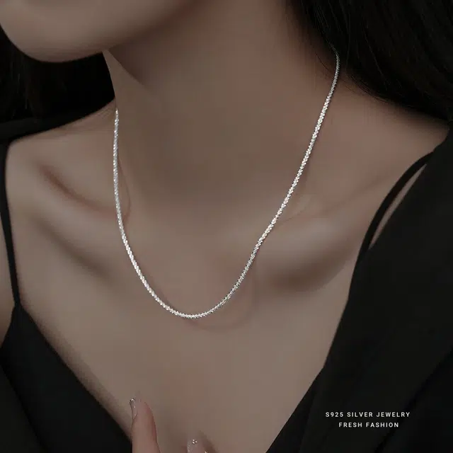 925