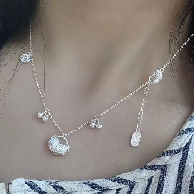 990