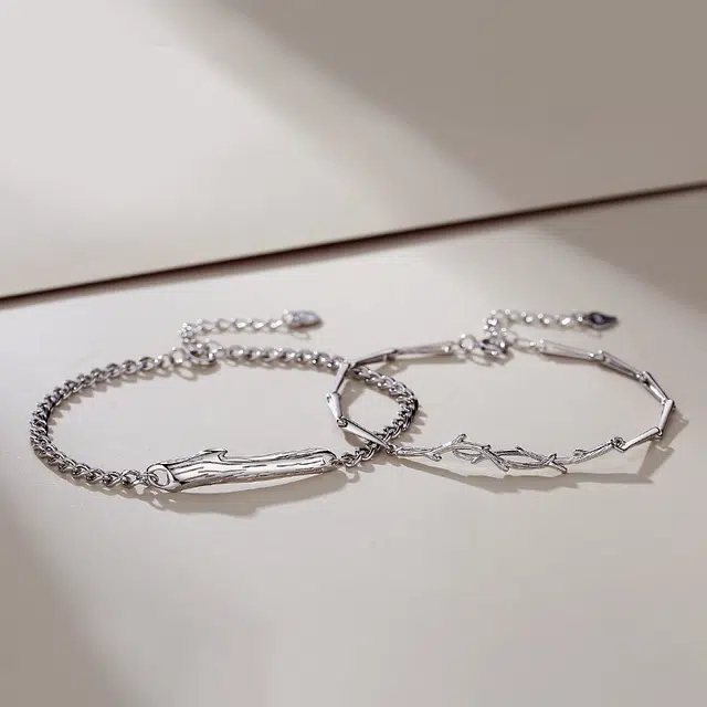 925