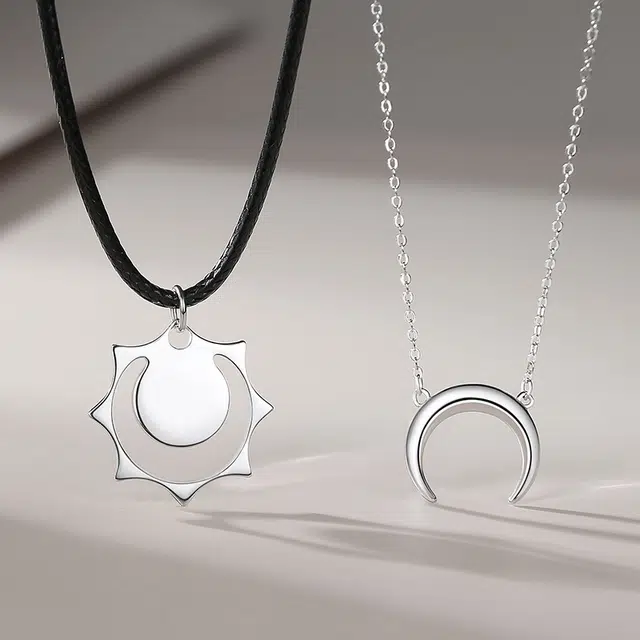 925