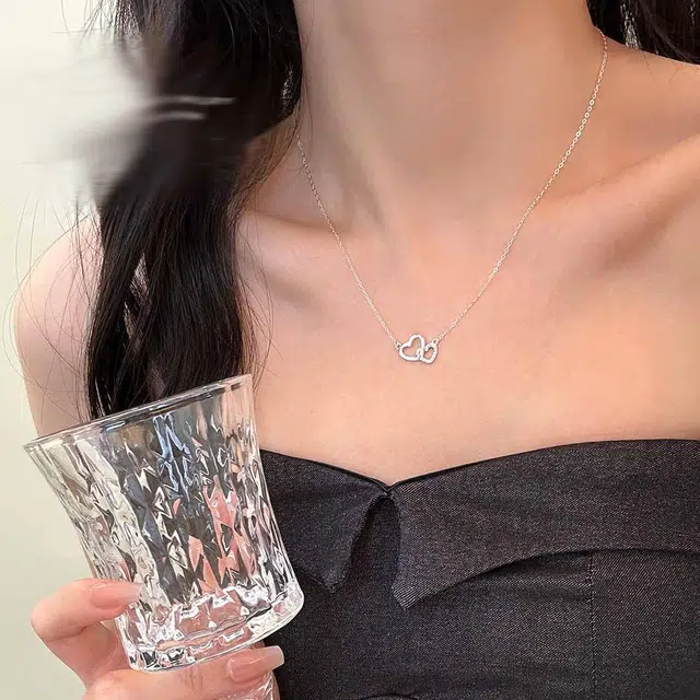 925