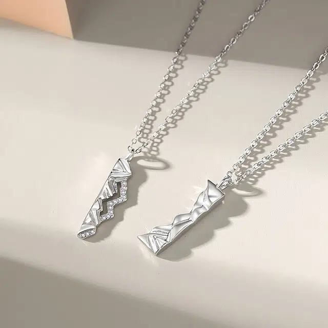 925