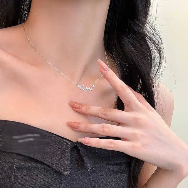 925