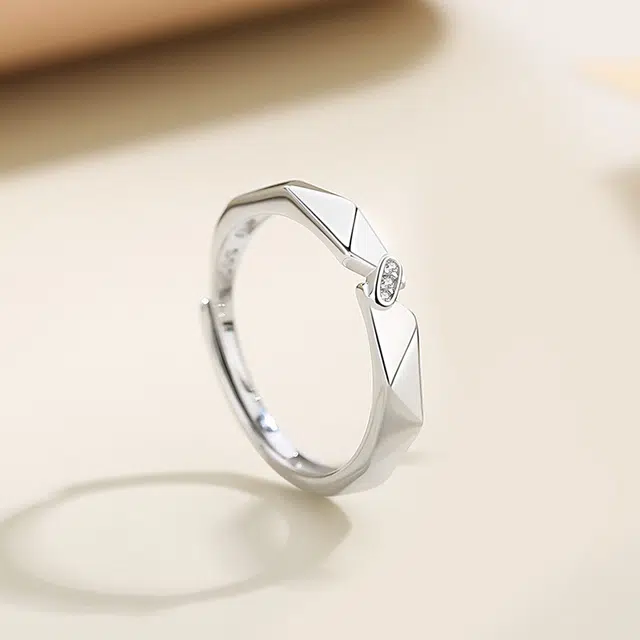 925
