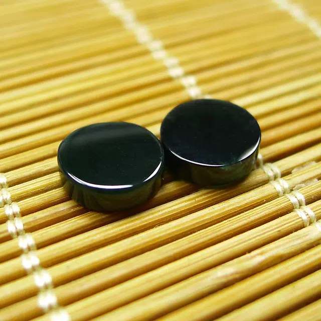 0.90g