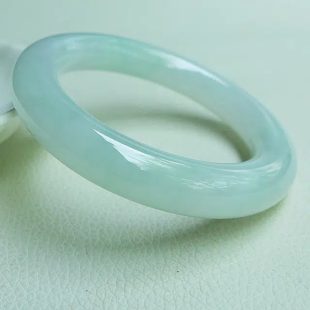 菲燕 清爽圆润圆条 糯种 翡翠手镯 女款